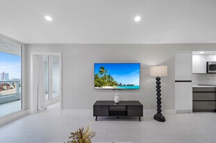 1717 N Bayshore Dr in Miami, FL - Building Photo