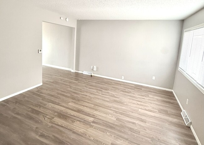 5438 N Division St in Davenport, IA - Foto de edificio - Building Photo