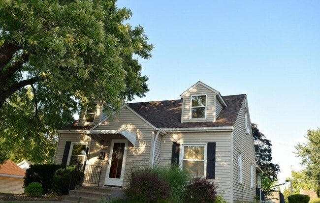 property at 2325 N Marquette St