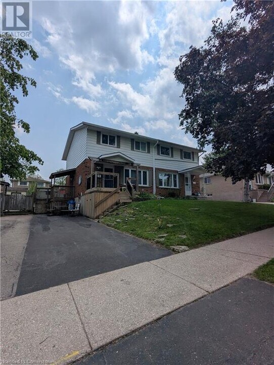 117 Markwood Dr in Kitchener, ON - Building Photo