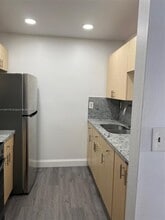 250 NW 107th Ave in Miami, FL - Building Photo - Building Photo