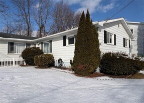 519 Sunflower Dr in Liverpool, NY - Building Photo