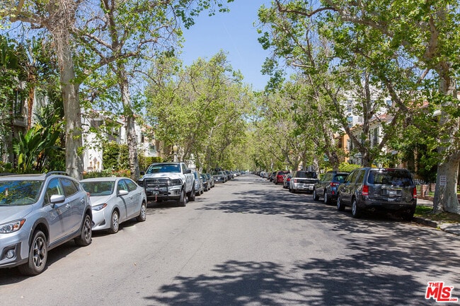181 S Sycamore Ave in Los Angeles, CA - Building Photo - Building Photo