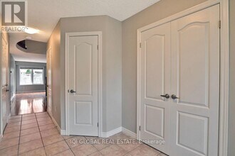 4055 Forest Run Ave in Burlington, ON - Building Photo - Building Photo