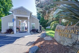 PARKGROVE APARTMENTS in Eugene, OR - Building Photo