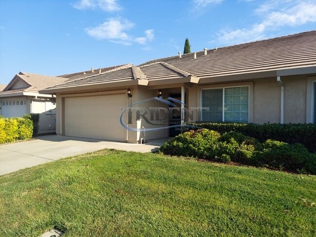 1077 Courtyard Dr in Yuba City, CA - Building Photo - Building Photo