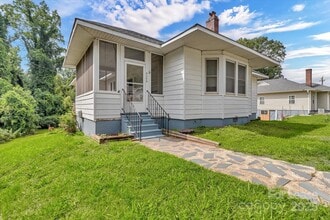 8209 Moores Chapel Rd in Charlotte, NC - Building Photo - Building Photo