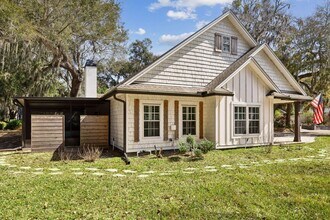 1321 Hickory Nut Ct in Fernandina Beach, FL - Building Photo - Building Photo