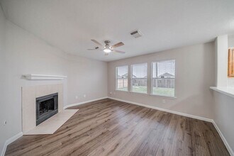 121 Rodeo Dr in Manvel, TX - Building Photo - Building Photo