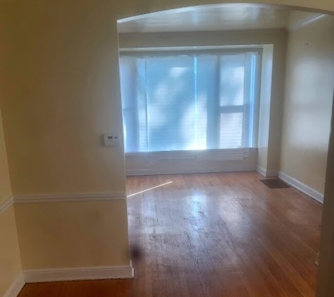 8916 S Cornell Ave in Chicago, IL - Building Photo - Building Photo
