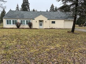 14220 Ranch Rd in Brookfield, WI - Building Photo