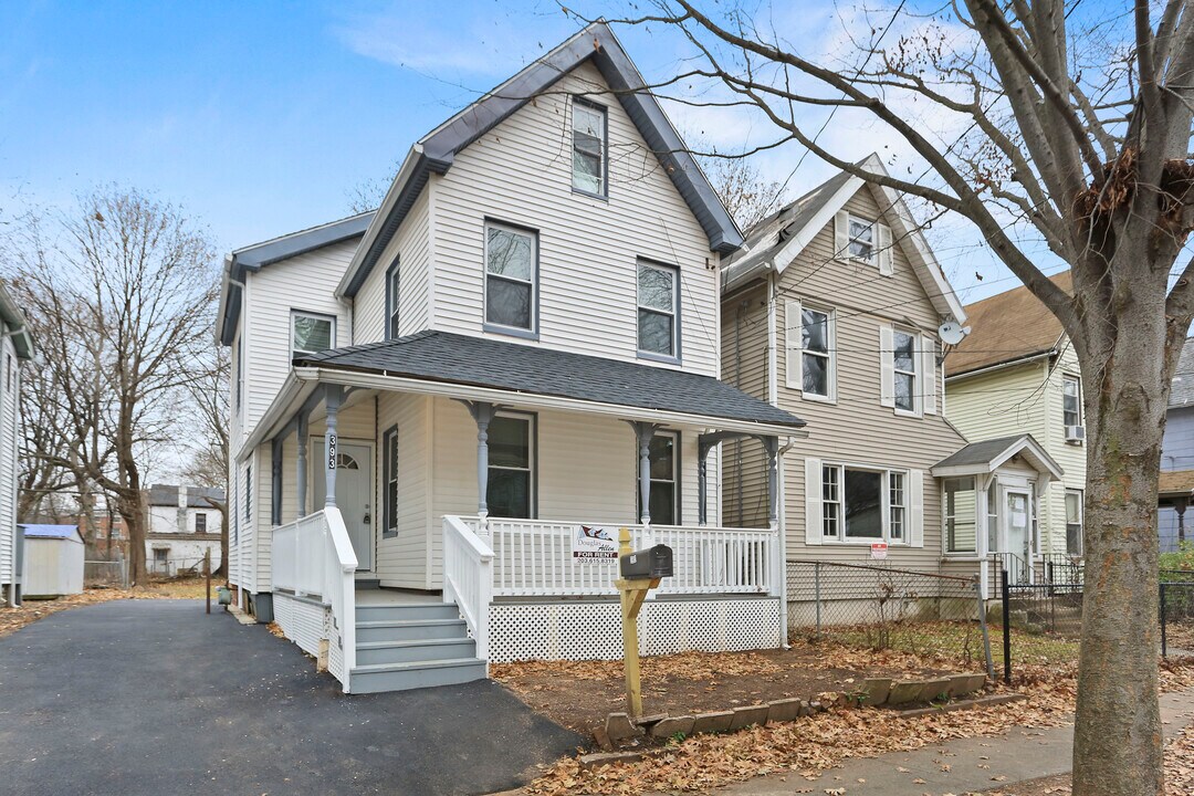 393 Huntington St in New Haven, CT - Building Photo