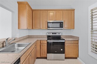 6091 Lakefront Dr in Ft. Myers, FL - Building Photo - Building Photo