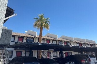 Casita Robles Apartments in Phoenix, AZ - Building Photo