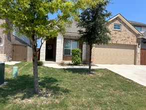 9011 Shady Mountain in San Antonio, TX - Building Photo - Building Photo