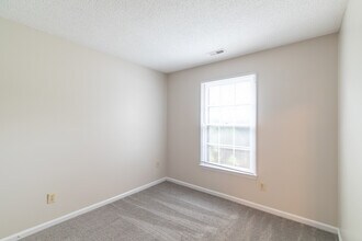 1924 Greenstone Ct in Jacksonville, NC - Building Photo - Building Photo