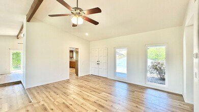 346 Spanish Spur in Fallbrook, CA - Building Photo - Building Photo