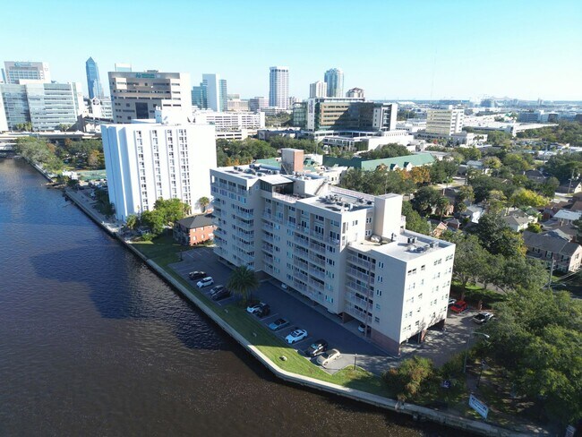 1590 Le Baron Ave in Jacksonville, FL - Foto de edificio - Building Photo