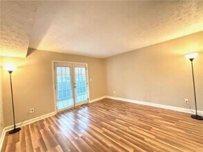 1011 Dunbar Dr in Dunwoody, GA - Building Photo - Building Photo