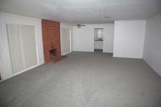 22715 Sherman Way in West Hills, CA - Building Photo - Building Photo