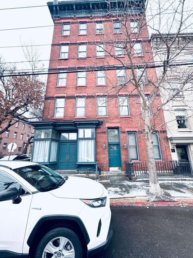 214 Warren St in Jersey City, NJ - Building Photo - Building Photo