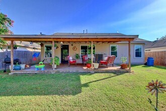 450 Carriage Way in Kyle, TX - Building Photo - Building Photo