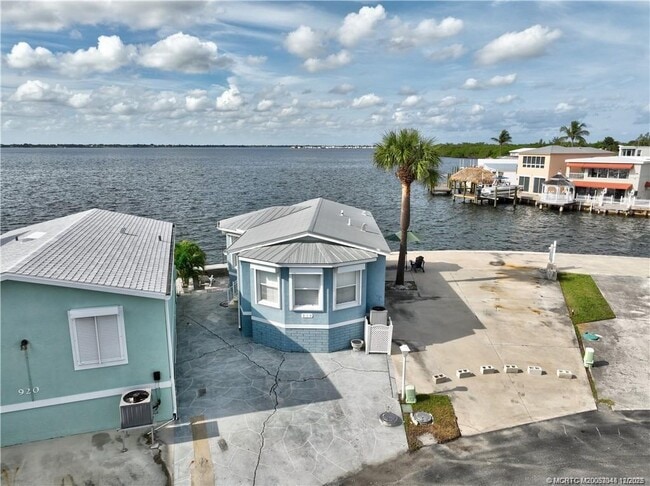 10701 S Ocean Dr in Jensen Beach, FL - Building Photo - Building Photo