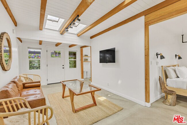 718 Vernon Ave in Los Angeles, CA - Building Photo - Building Photo