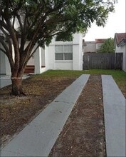 12892 SW 61st St in Miami, FL - Foto de edificio - Building Photo