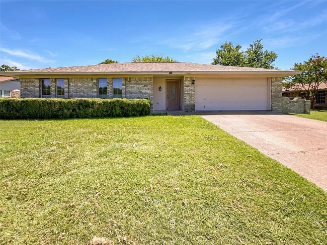 property at 116 Creekview Dr W