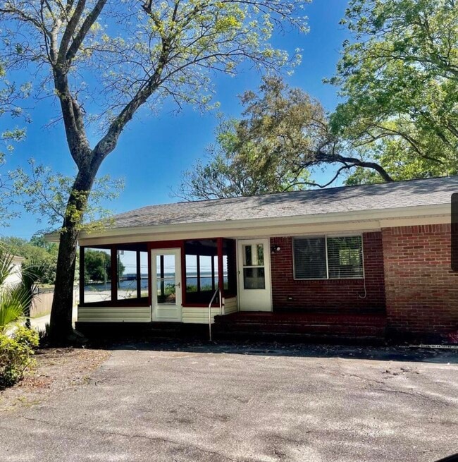 34 Meigs Dr in Shalimar, FL - Building Photo - Building Photo