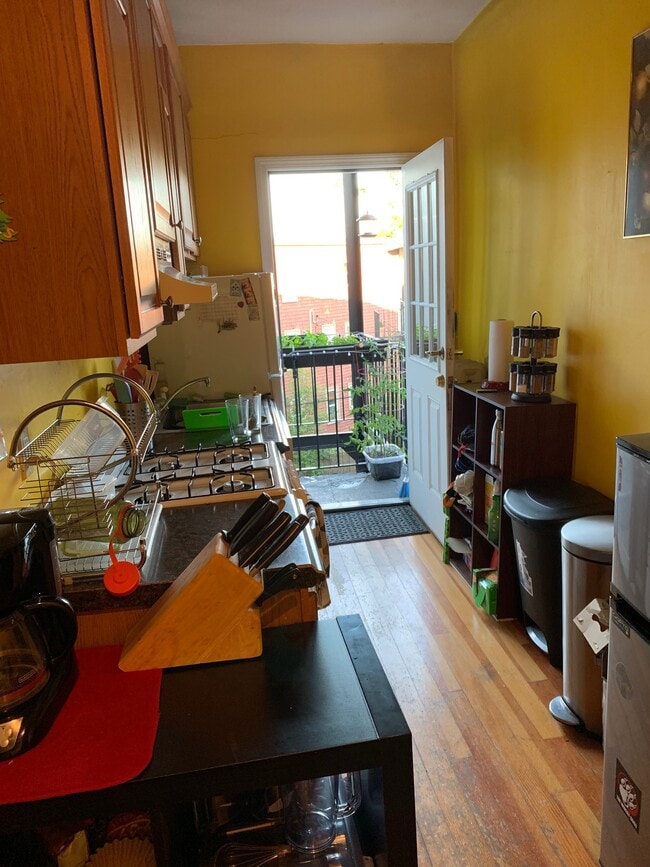 132 1/2 Oxford St, Unit 10 in Cambridge, MA - Building Photo - Building Photo