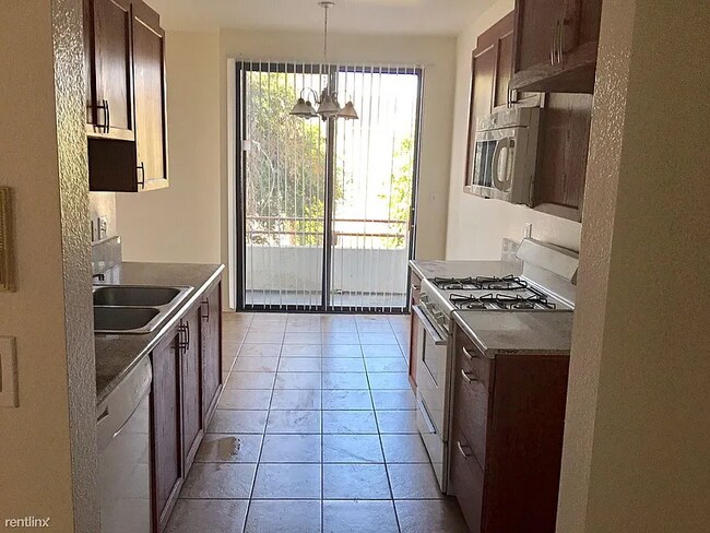 4343 Whitsett Ave, Unit APT 202 in Los Angeles, CA - Building Photo - Building Photo