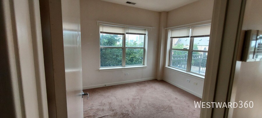 2022 Roosevelt Rd in Chicago, IL - Building Photo