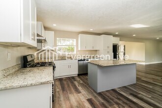 5100 Goose Creek Dr in Baytown, TX - Building Photo - Building Photo