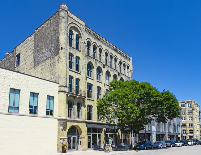 Serif MKE in Milwaukee, WI - Foto de edificio - Building Photo