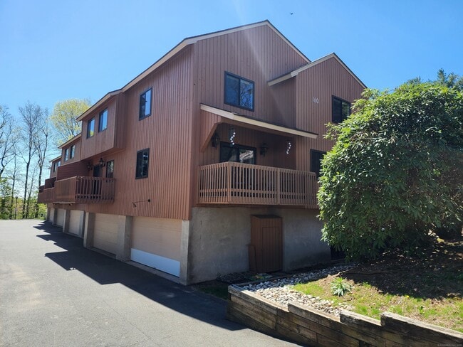 160 Brittany Farms Rd in New Britain, CT - Building Photo - Building Photo