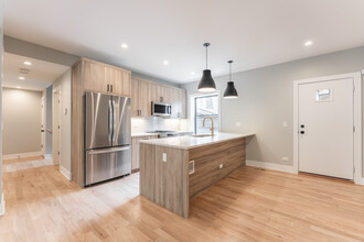2537 N Campbell Ave, Unit 2 in Chicago, IL - Building Photo - Building Photo