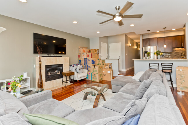 1232 N Milwaukee Ave, Unit # 03,800 in Chicago, IL - Building Photo - Building Photo