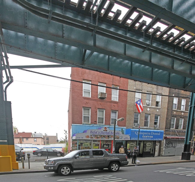 113-10 Jamaica Ave