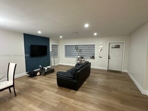 34 SE 3rd Terrace in Dania Beach, FL - Building Photo - Building Photo