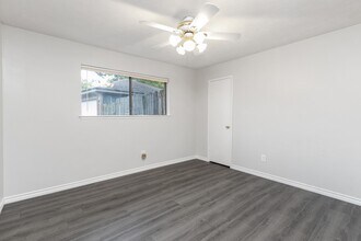 4011 Flint Creek Dr in Houston, TX - Building Photo - Building Photo