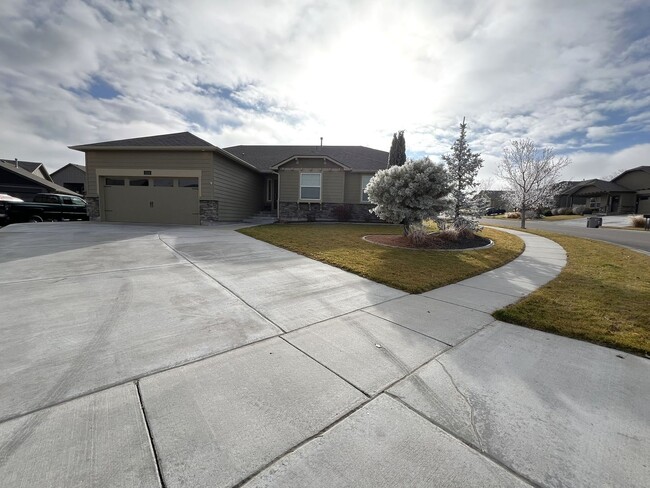 2124 S Kona Ave. in Nampa, ID - Building Photo - Building Photo