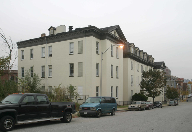 Carver Hall Apartments in Baltimore, MD - Foto de edificio - Building Photo