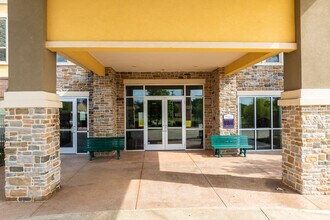 Pioneer Place Senior Apartments in Mansfield, TX - Foto de edificio - Building Photo