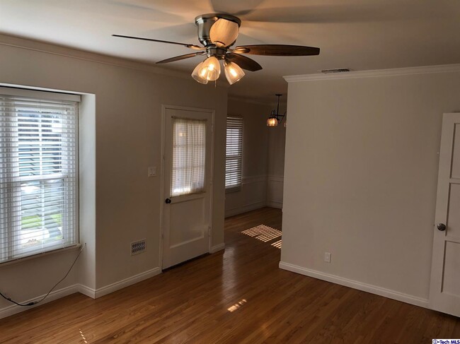 1439 Barrington Way in Glendale, CA - Building Photo - Building Photo