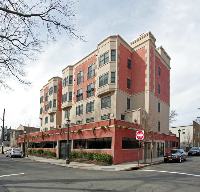 Phase I in Mamaroneck, NY - Foto de edificio - Building Photo