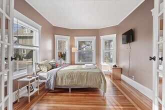 9 Wilshire St, Unit 1 in Winthrop, MA - Foto de edificio - Building Photo