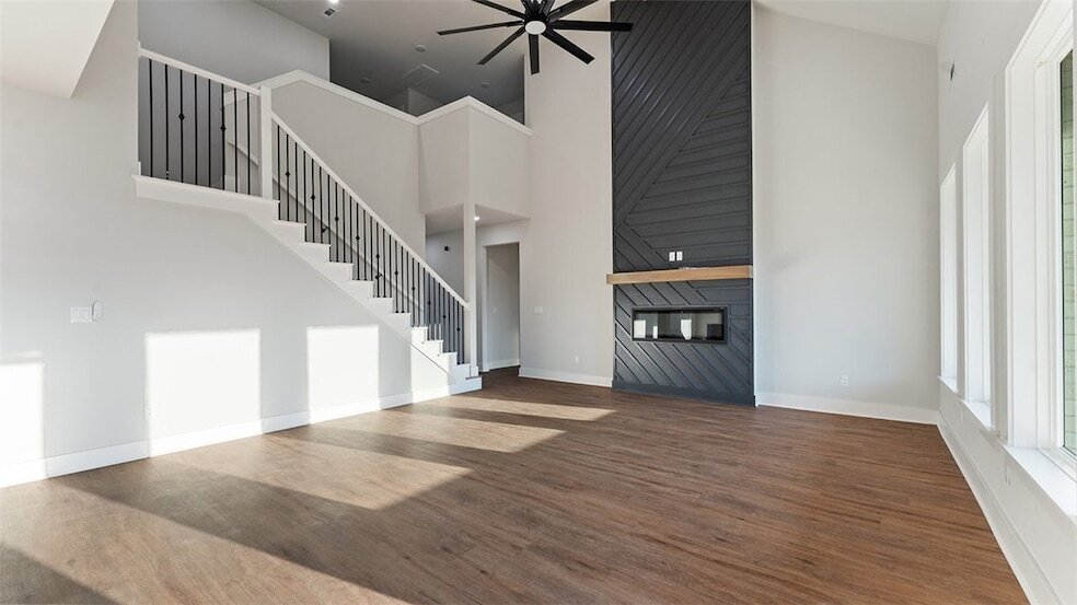 1831 Utopia St in Centerton, AR - Foto de edificio