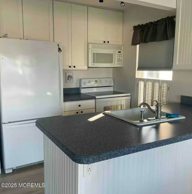 14 Aaron Dr in Stafford Township, NJ - Building Photo - Building Photo